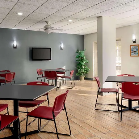 Days Inn By Wyndham Lawton-3
